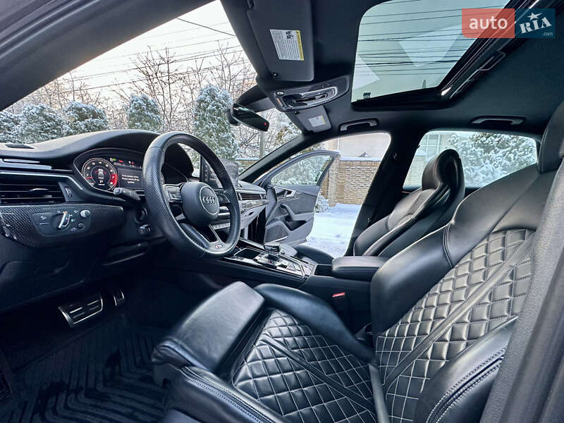 Седан Audi S4 2019 в Киеве