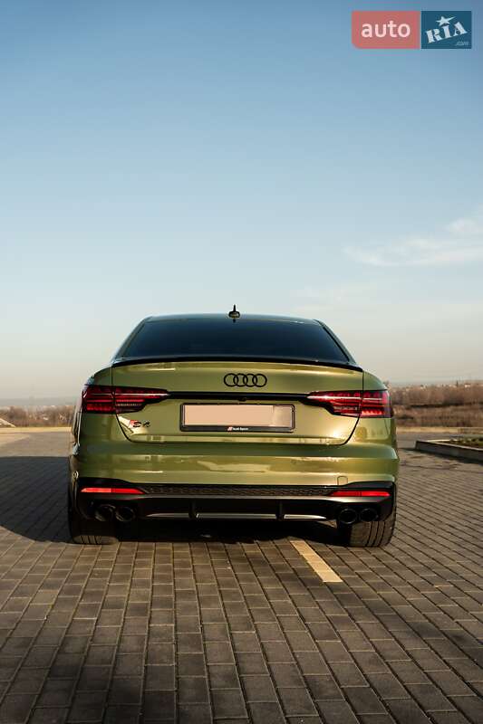 Седан Audi S4 2023 в Днепре