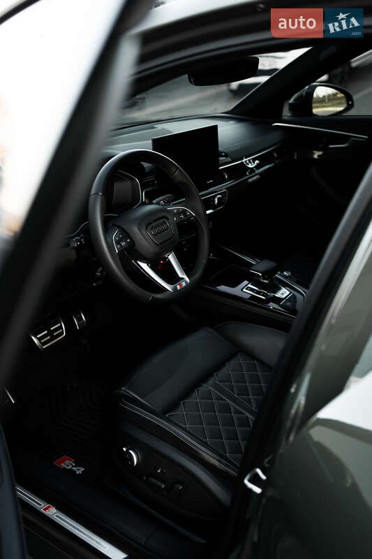 Седан Audi S4 2023 в Днепре