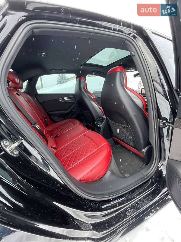 Седан Audi S4 2017 в Львове