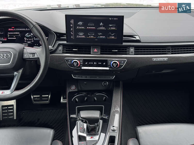 Седан Audi S4 2022 в Киеве
