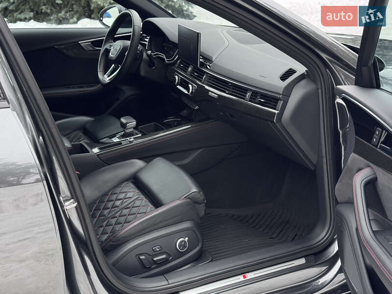 Седан Audi S4 2022 в Киеве