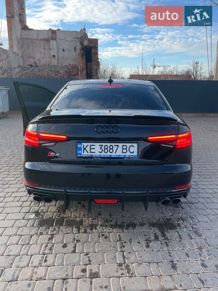 Седан Audi S4 2018 в Кривому Розі