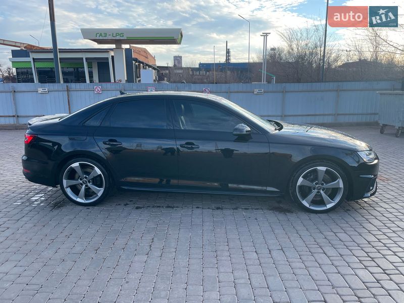 Седан Audi S4 2018 в Кривому Розі