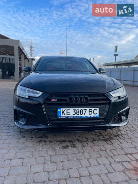Седан Audi S4 2018 в Кривому Розі