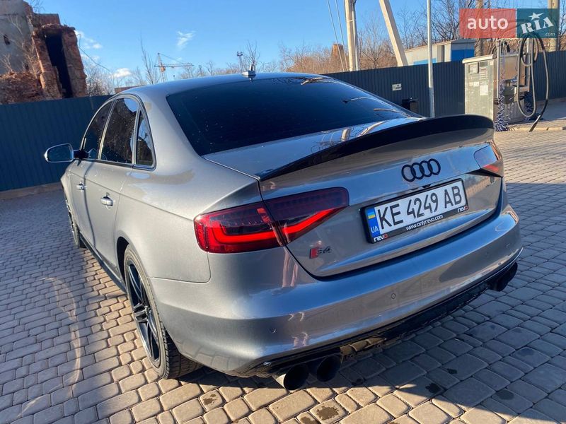 Седан Audi S4 2013 в Кривому Розі