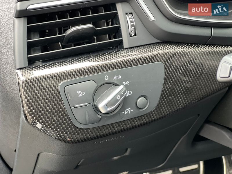 Седан Audi S4 2022 в Киеве