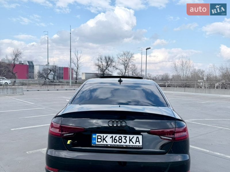 Седан Audi S4 2018 в Киеве