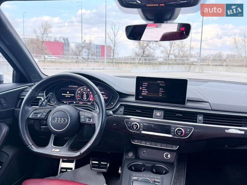 Седан Audi S4 2018 в Киеве