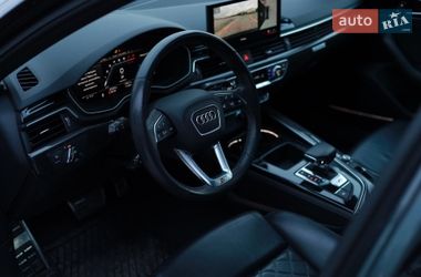 Седан Audi S4 2022 в Львове