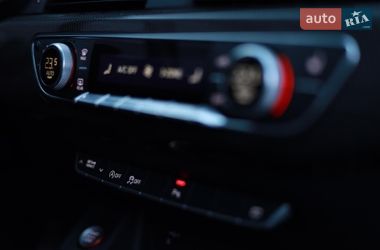 Седан Audi S4 2022 в Львове