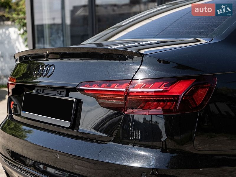 Седан Audi S4 2022 в Киеве