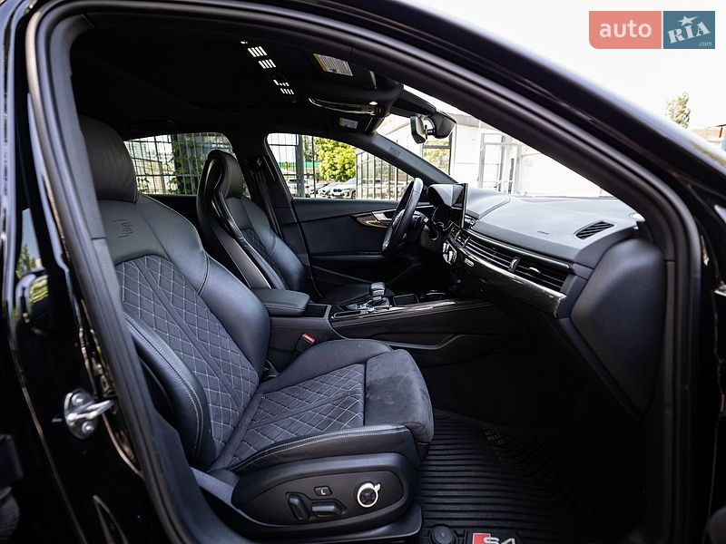 Седан Audi S4 2022 в Киеве