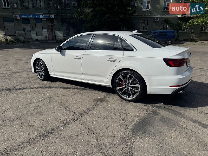 Седан Audi S4 2017 в Одессе