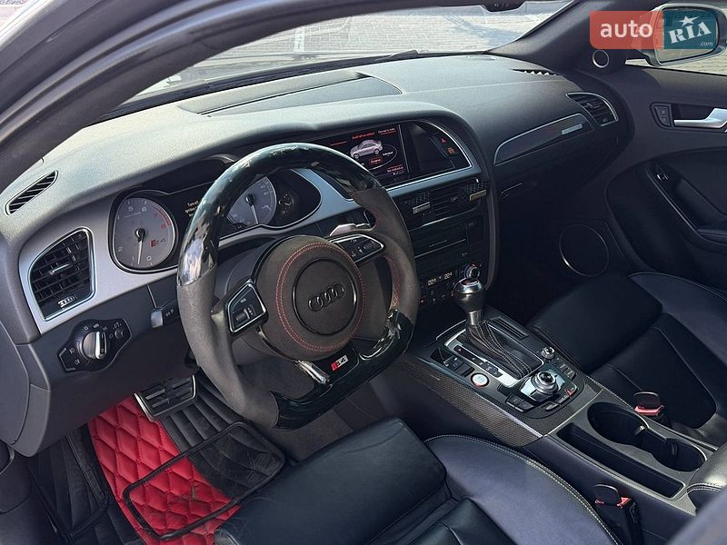 Седан Audi S4 2015 в Ужгороді