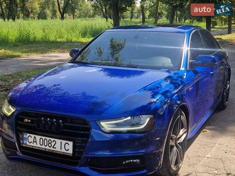 Седан Audi S4 2015 в Кам'янці