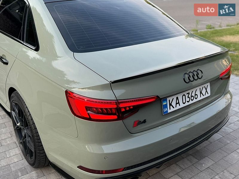 Седан Audi S4 2017 в Киеве