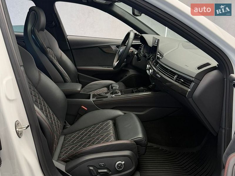 Седан Audi S4 2022 в Одессе