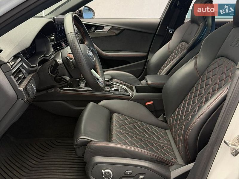Седан Audi S4 2022 в Одессе