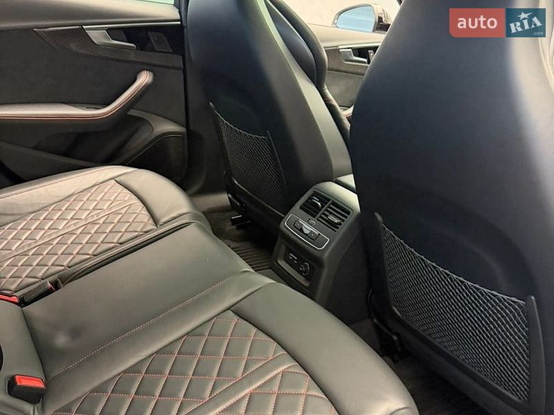 Седан Audi S4 2022 в Одессе