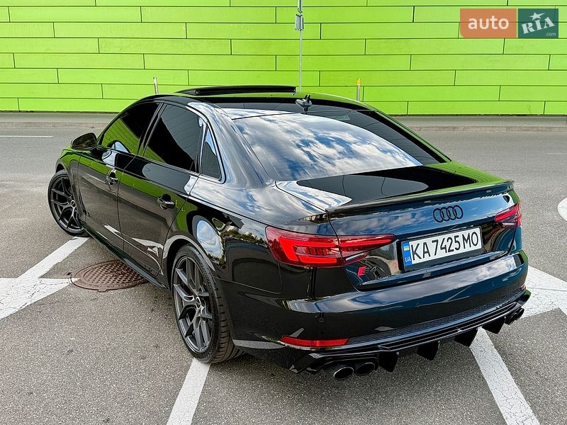 Седан Audi S4 2018 в Києві