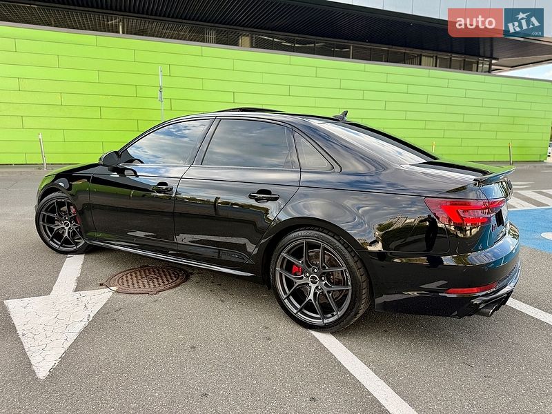 Седан Audi S4 2018 в Києві