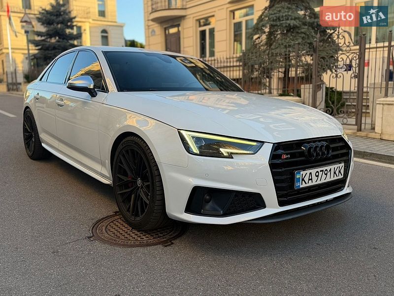 Седан Audi S4 2016 в Киеве