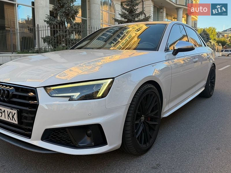 Седан Audi S4 2016 в Киеве