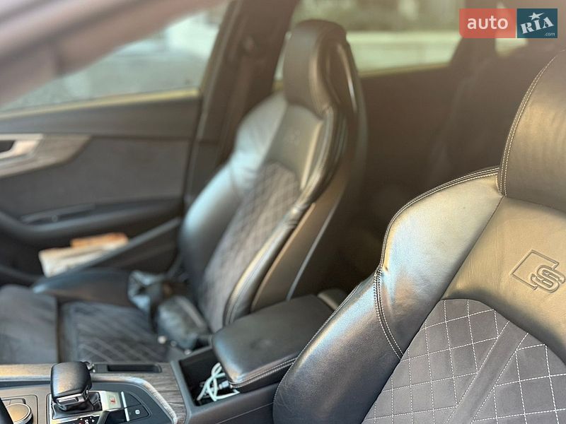 Седан Audi S4 2016 в Киеве
