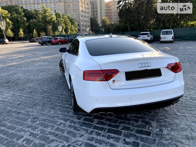Купе Audi S5 2015 в Киеве