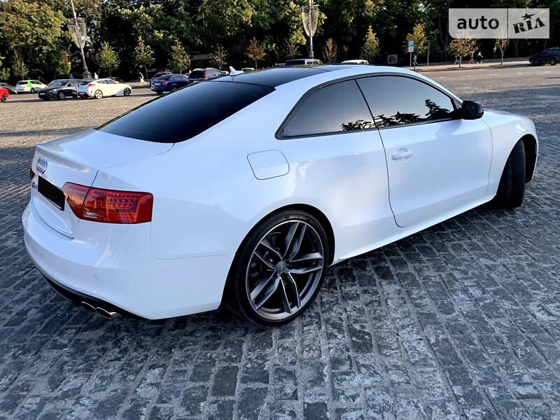 Купе Audi S5 2015 в Киеве