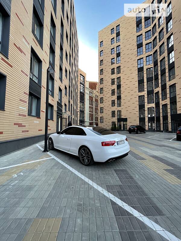Купе Audi S5 2015 в Киеве