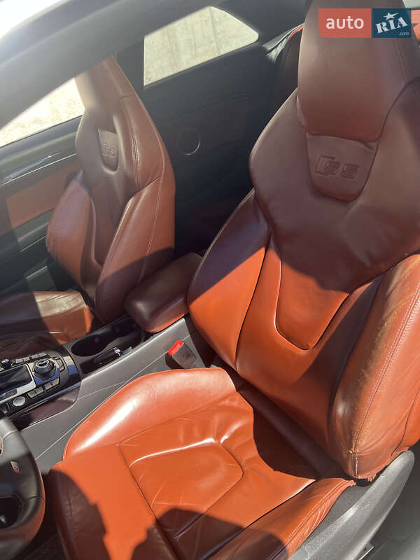 Купе Audi S5 2010 в Киеве