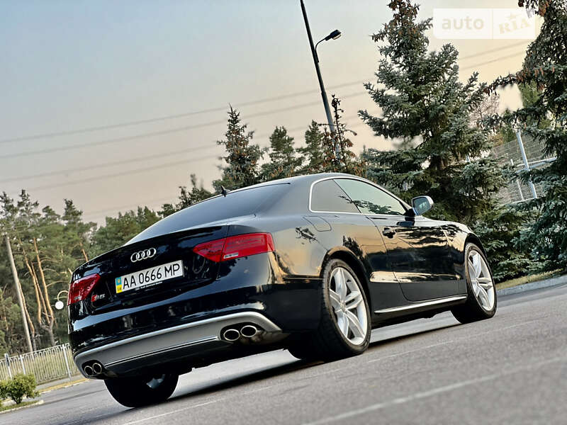 Купе Audi S5 2012 в Києві