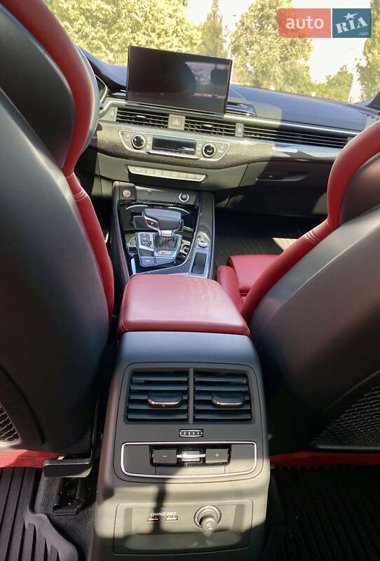 Лифтбек Audi S5 2024 в Киеве