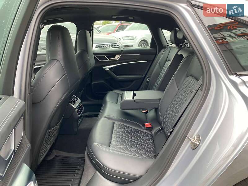 Седан Audi S6 2023 в Львові