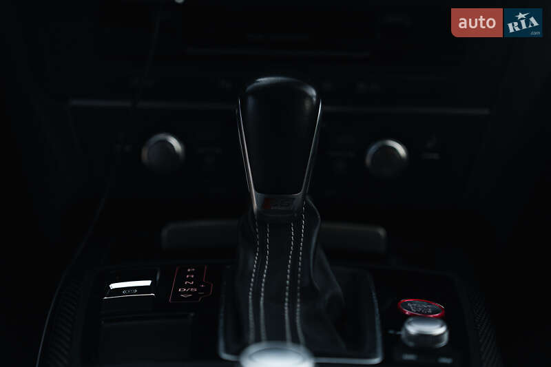 Седан Audi S6 2015 в Овидиополе