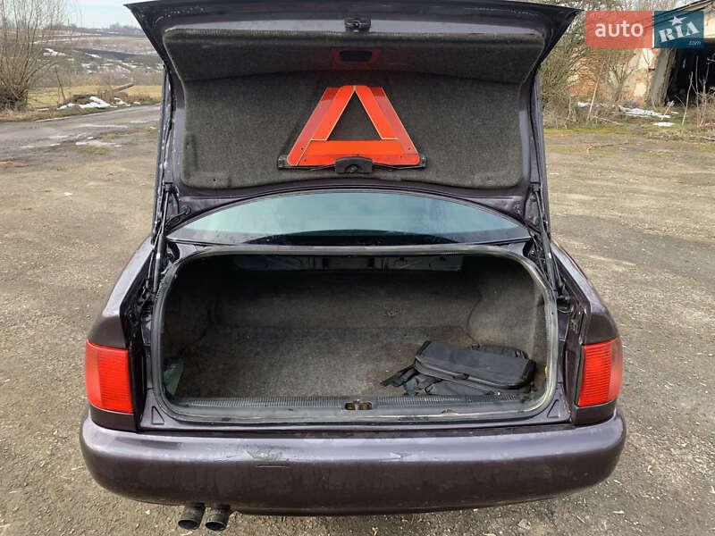 Седан Audi S6 1994 в Тлумаче