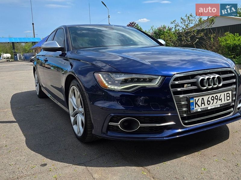 Седан Audi S6 2013 в Полтаві