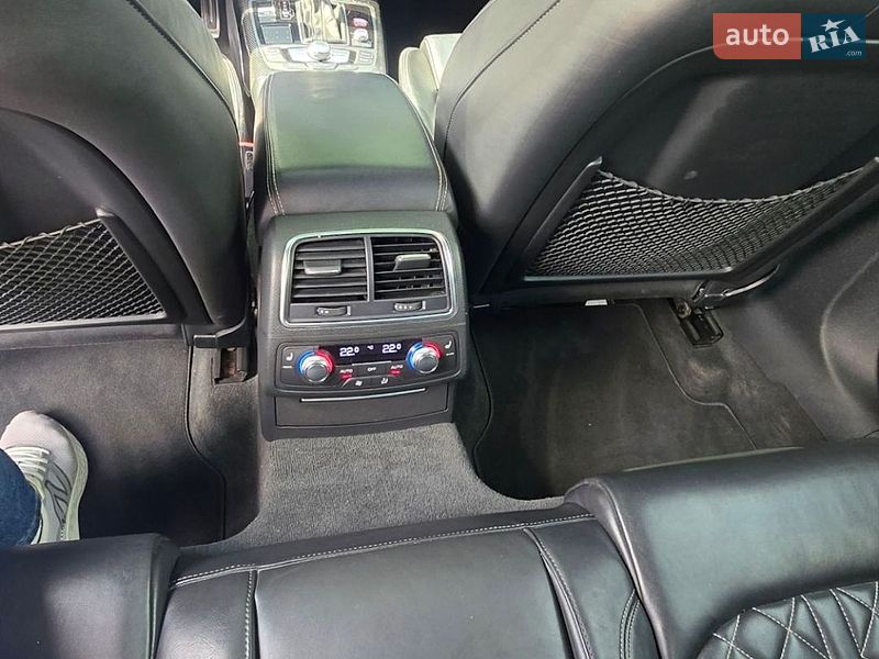 Седан Audi S6 2013 в Полтаві