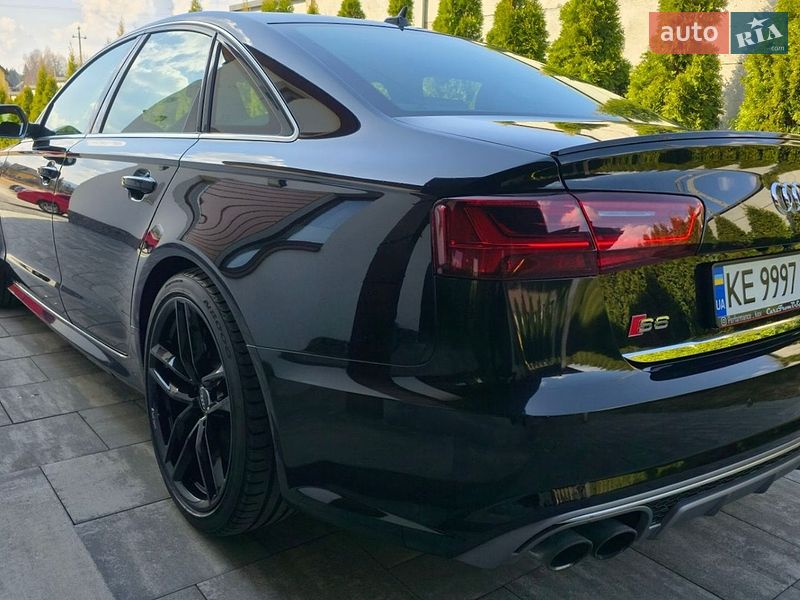 Седан Audi S6 2015 в Львове