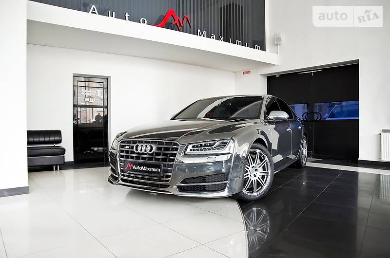 Audi S8 2013 року