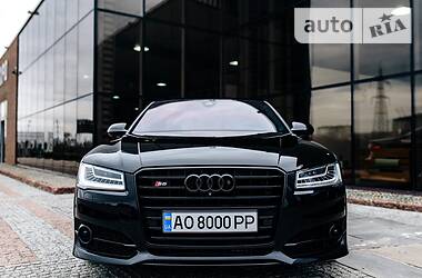 Седан Audi S8 2015 в Мукачево