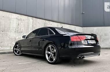 Седан Audi S8 2013 в 