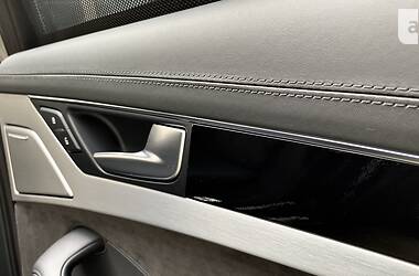 Седан Audi S8 2013 в 