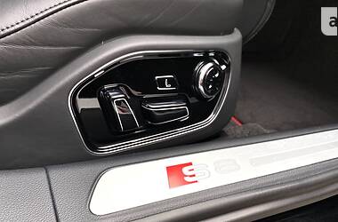 Седан Audi S8 2013 в 