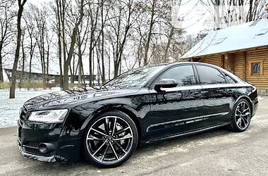Седан Audi S8 2016 в 