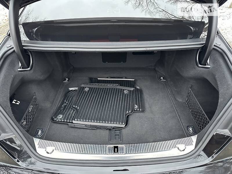 Седан Audi S8 2016 в Киеве фото 83 Седан Audi S8 2016 в Киеве