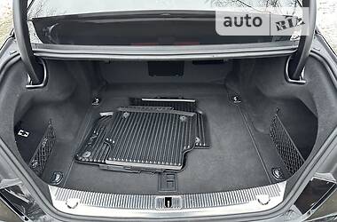 Седан Audi S8 2016 в 