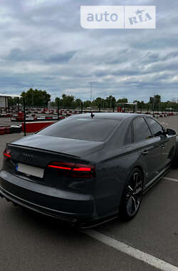 Седан Audi S8 2016 в 